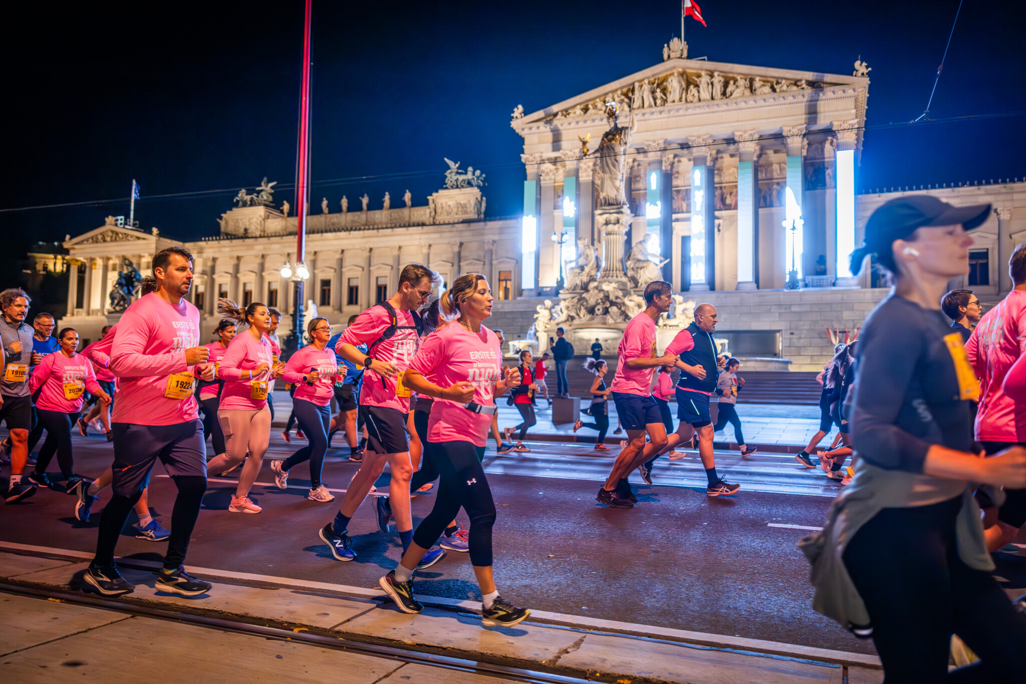 26.09.2024 Wien - Vienna Night Run - Firmenlauf - Run - Lauf - Joggen - Spass - gute Laune - Arbeitskollegen - Gemeinschaft - Sport - Fitness  - Gesundheit - Infront - 
Copyright Stephan Schuetze honorarfrei fuer Night Run